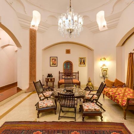 Hostie Chinar Haveli - Heritage Home With Pool, Gurgaon Buitenkant foto