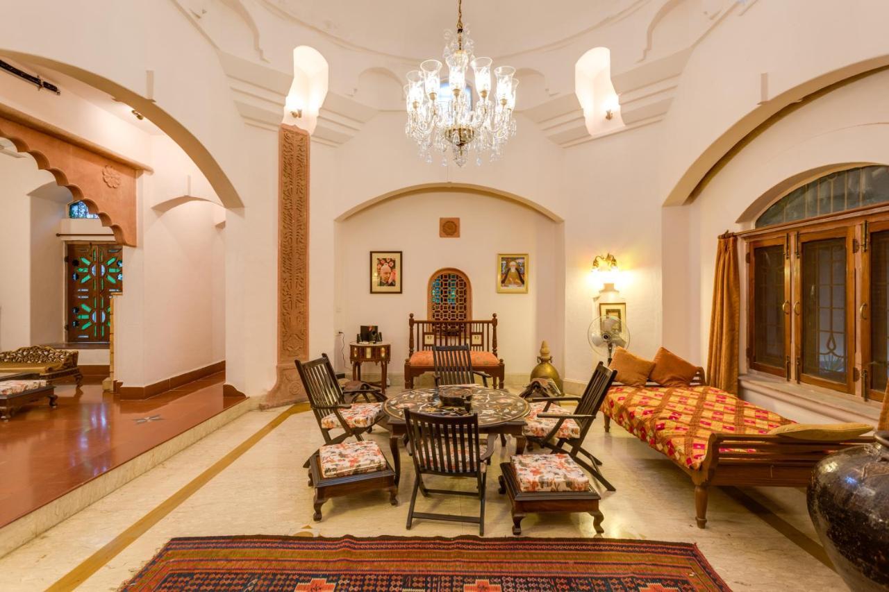 Hostie Chinar Haveli - Heritage Home With Pool, Gurgaon Buitenkant foto